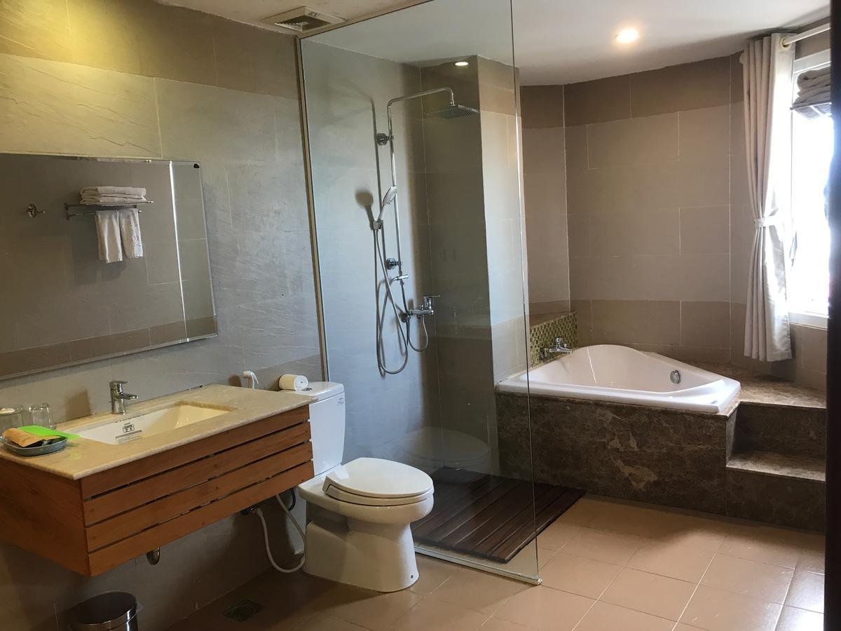 Elegant Hotel Pleiku Bagian luar foto