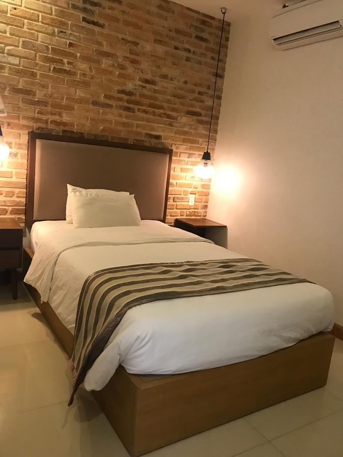 Elegant Hotel Pleiku Bagian luar foto