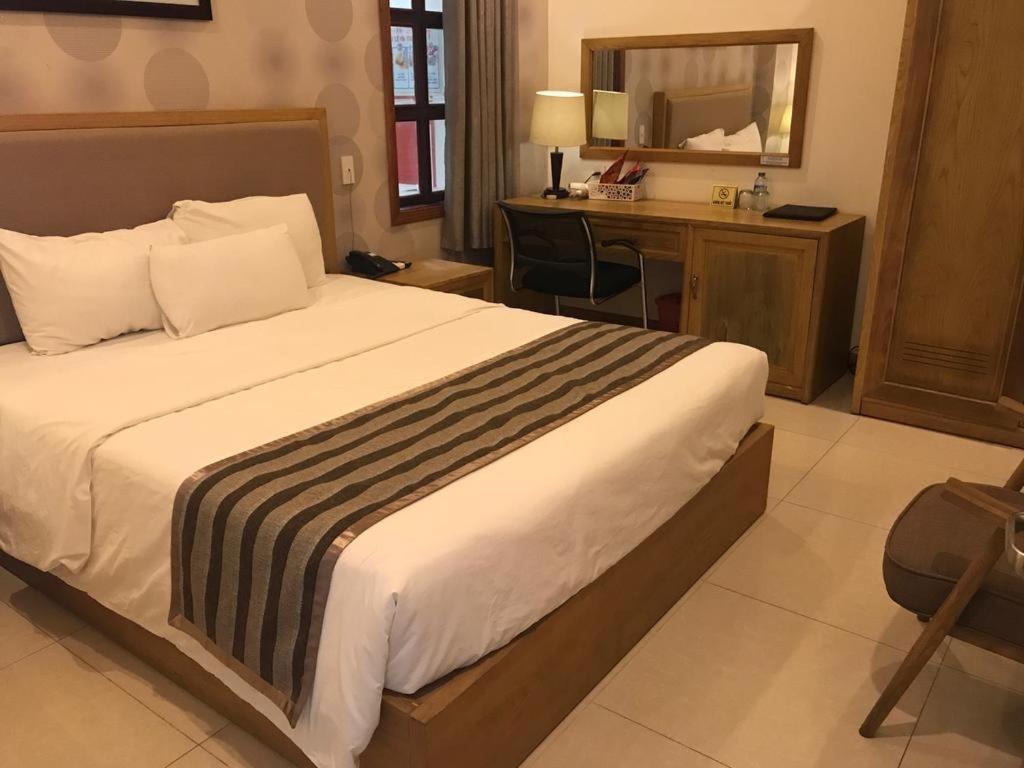 Elegant Hotel Pleiku Bagian luar foto